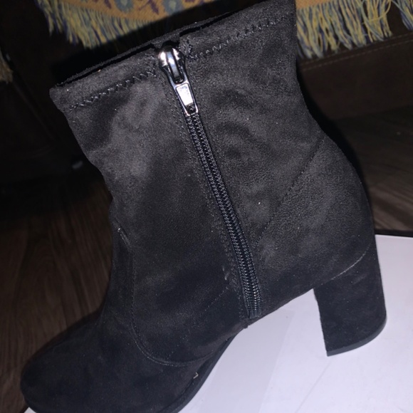 Nine West 8M LUELLA2 black fabric ankle booties - Picture 2 of 4